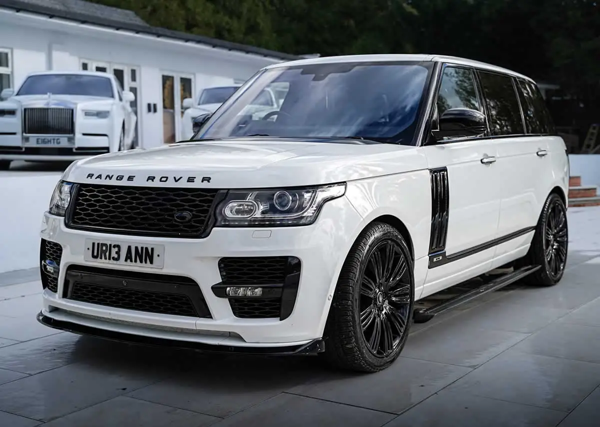 White Range Rover Autobiography with black detailing